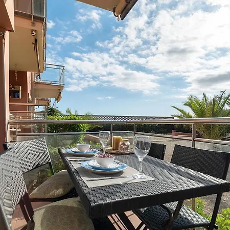 Ocean View Renovated Apartment