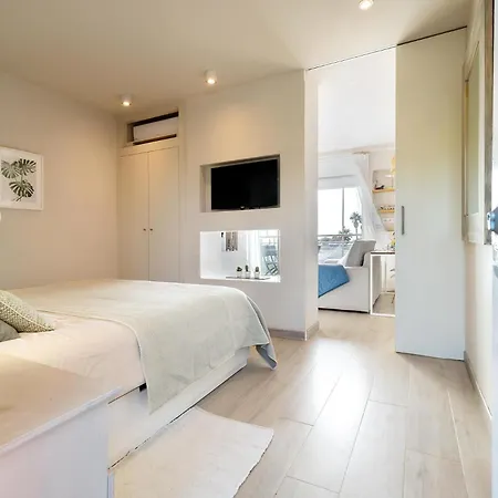 Ocean View Renovated Apartment